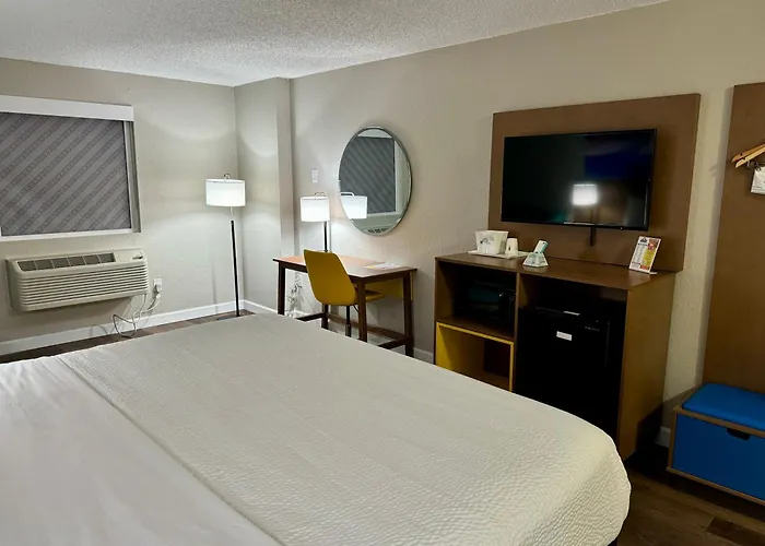 Days Inn By Wyndham Sarasota I-75
