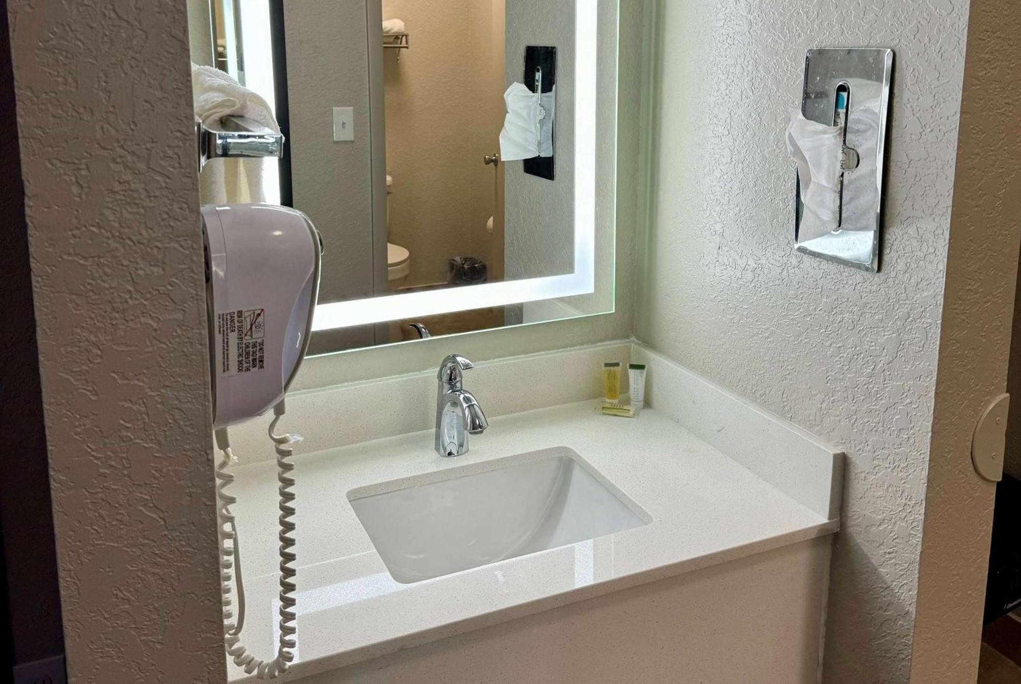 Hotel Days By Wyndham Sarasota I-75 Vamo