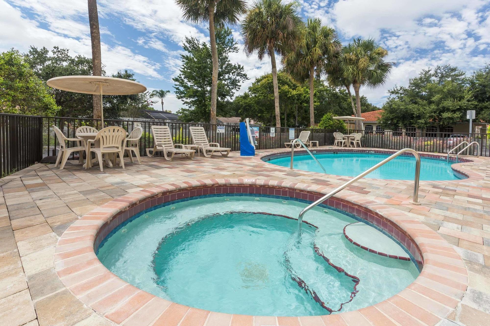 Days By Wyndham Sarasota I-75 Hotel *