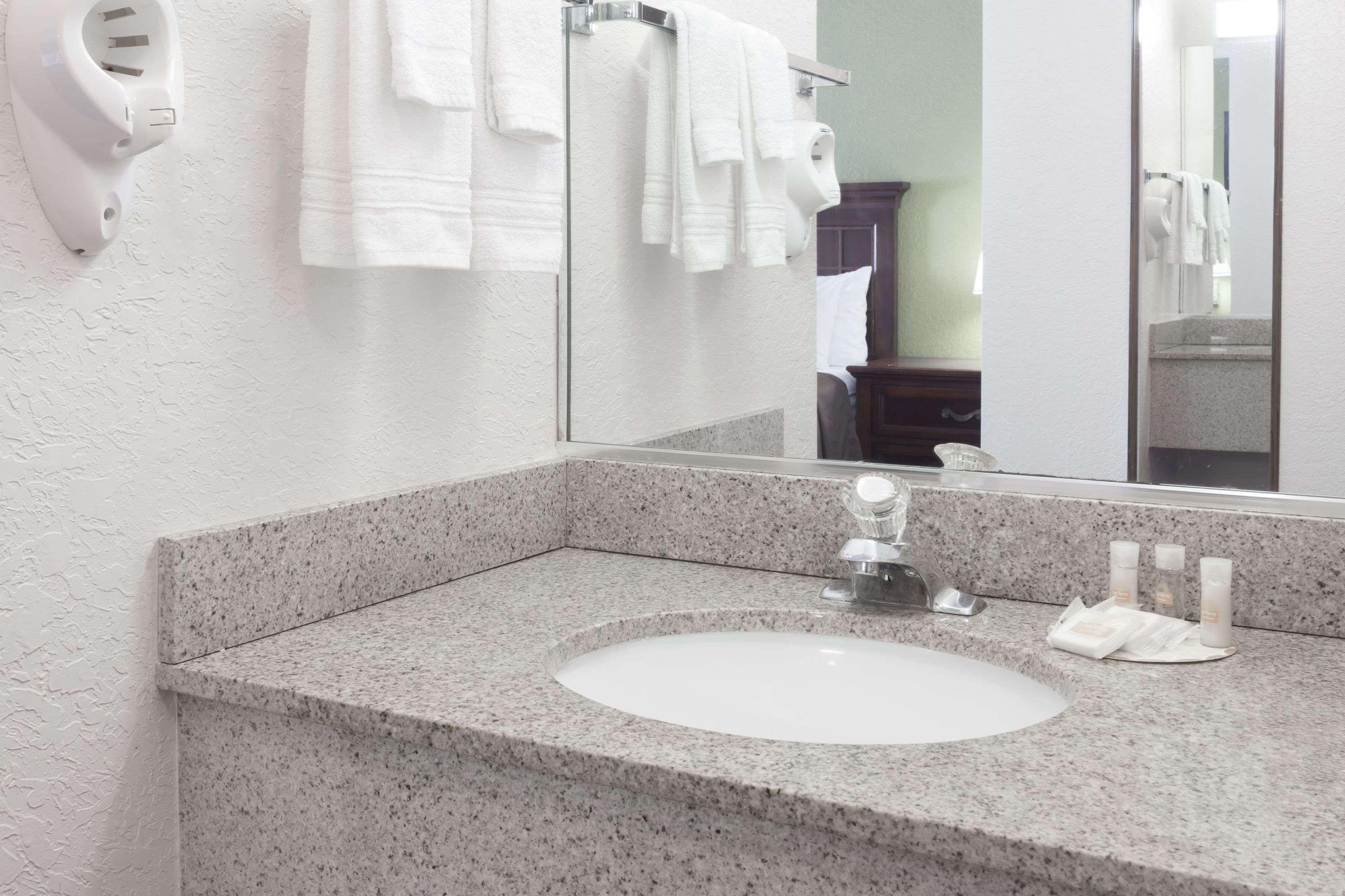 Days By Wyndham Sarasota I-75 Vamo