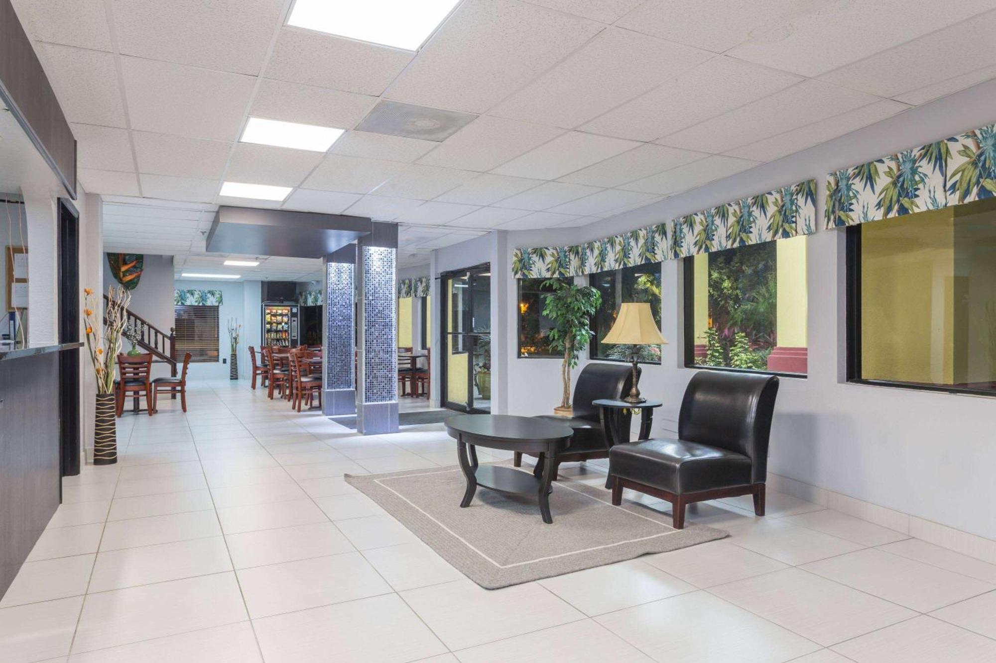 Hotel Days By Wyndham Sarasota I-75 *