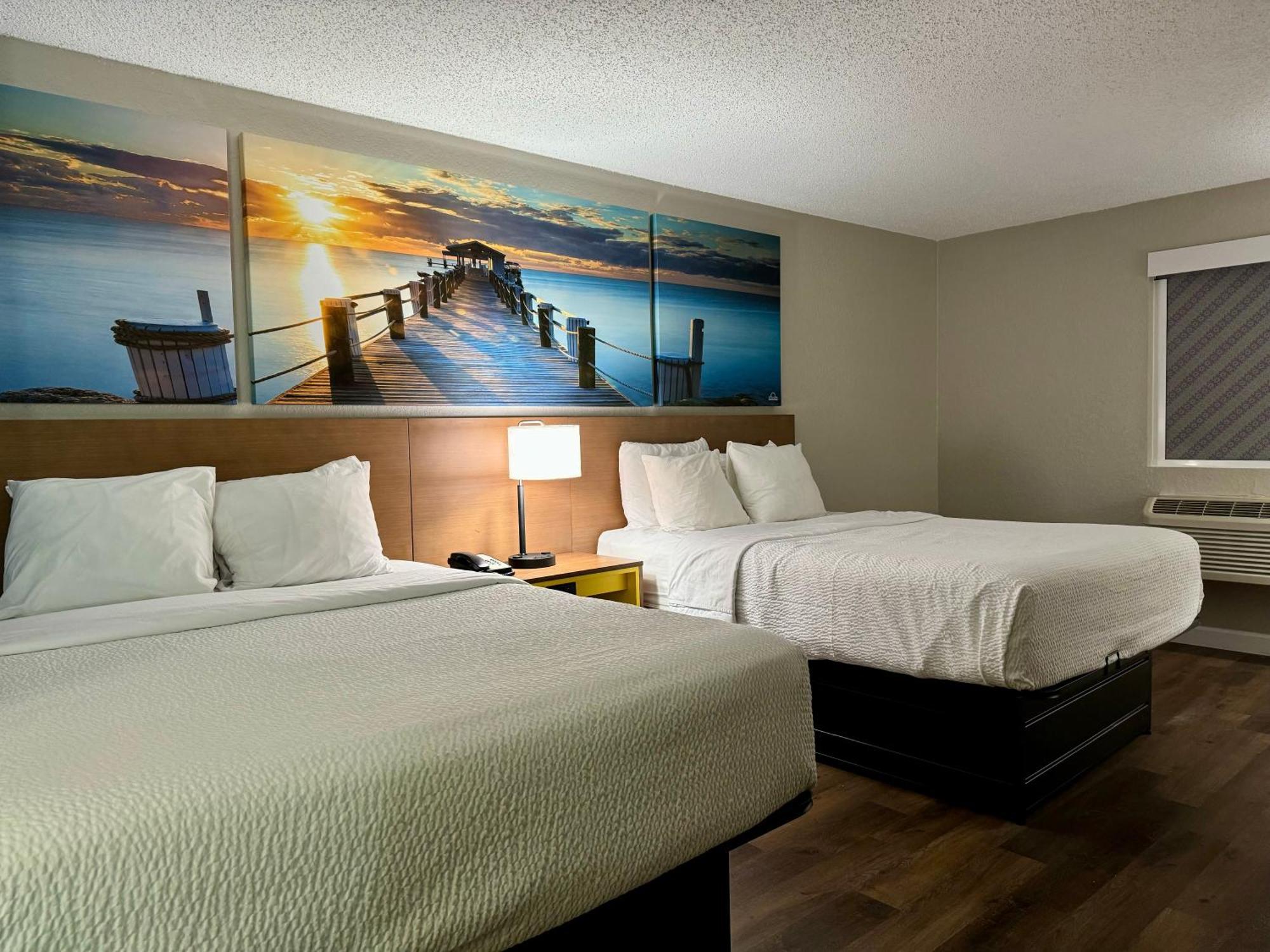 Days By Wyndham Sarasota I-75 Hotel