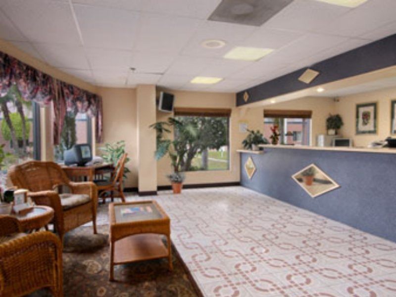 Days By Wyndham Sarasota I-75